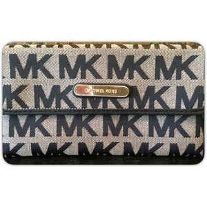 Michael Kors Logo Wallet - LIKE NEW!